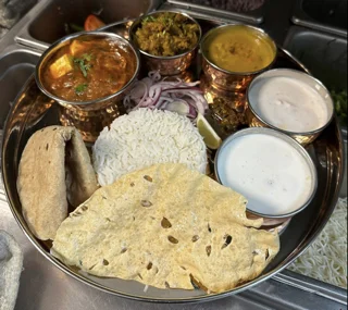 Peas Kochuri, Aloor Dom, Cholar Dal, Gulab Jamun